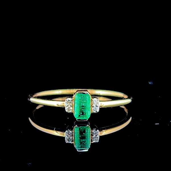 Emerald Glint Solitaire Ring